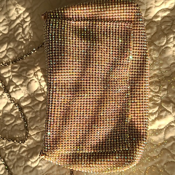 Shiny purse Perfect for a dressy outing - Picture 4 of 12